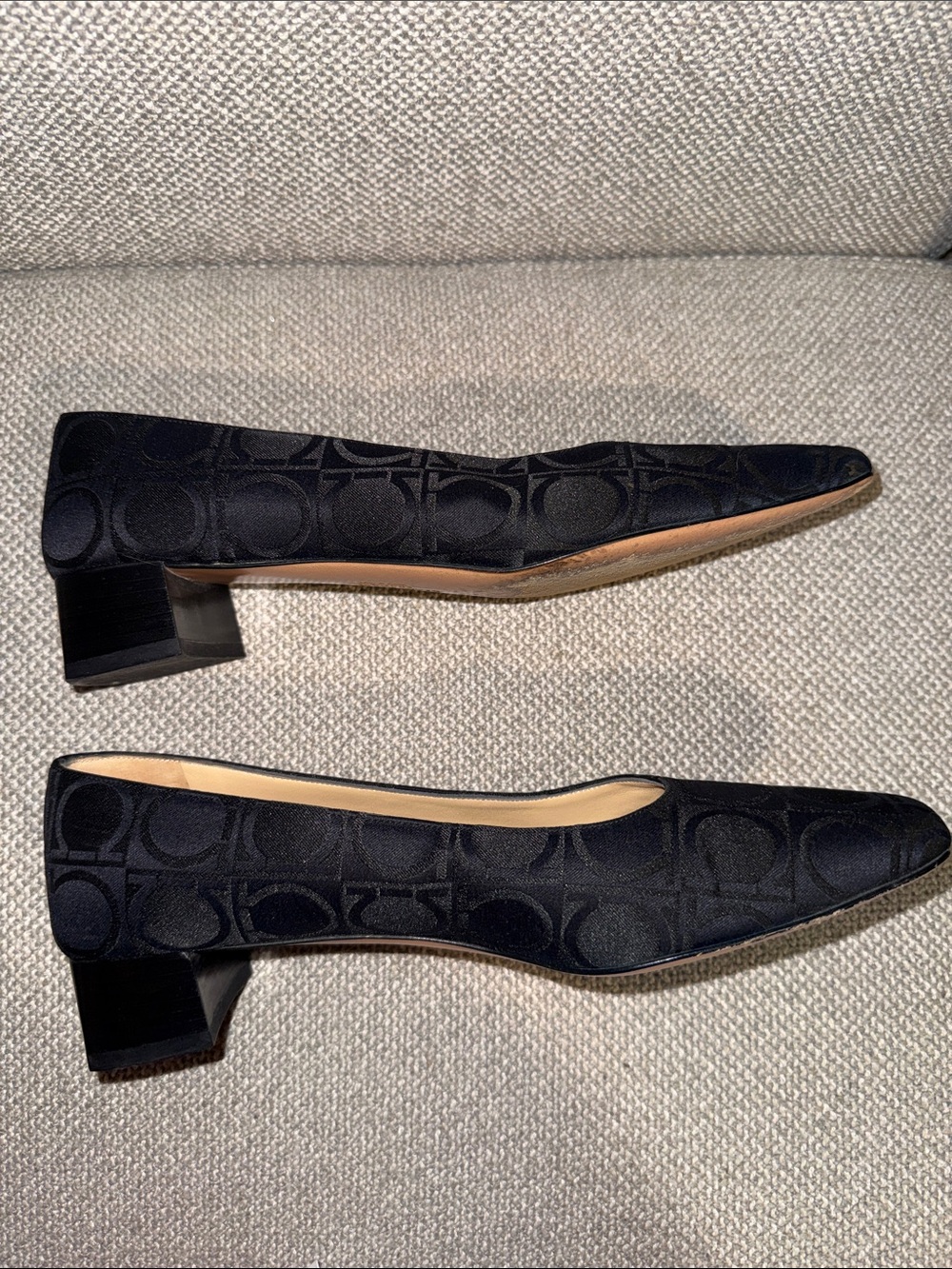 Salvatore Ferragamo Black Logo Jacquard Mid Heel Pumps 8 - Picture 8 of 8